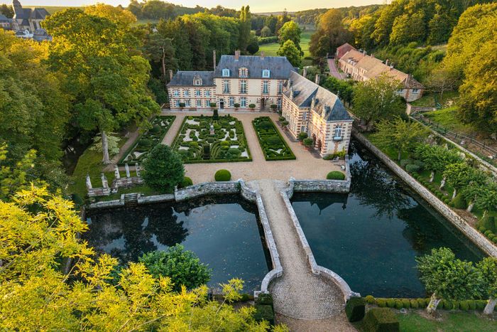 Chateau Lyons la Foret villa photo.